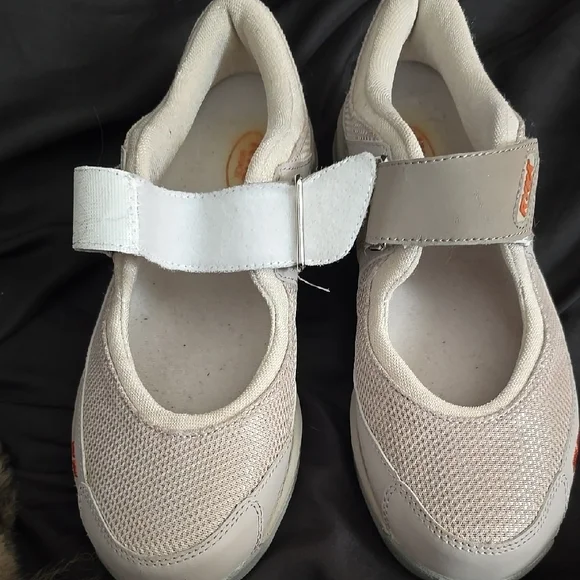 RYKA Gray Athletic Shoes with Textured Fabric - Picture 5 of 9